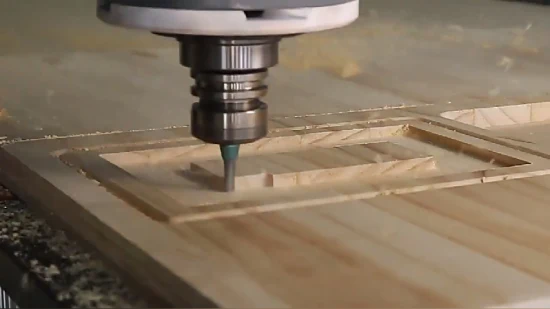 Fresatrici CNC per compensato e legno per la lavorazione di mobili in legno